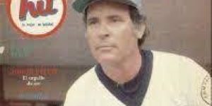 Un día como hoy en el béisbol, Jorge Fitch con uniforme de Los Ángeles de Puebla, portada revista hit