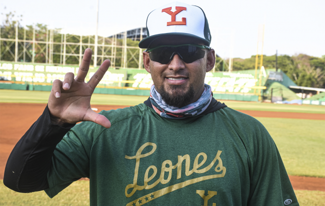 Yoanner Negrín pretemporad de los Leones de Yucatán 2021, del 130421 parque Kukulcán Yoanner Negrín