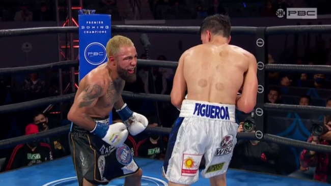 Brandon Figueroa vs. Luis Nery gko-7 1 del 150521 en Carson retuvo súpercampeonato mundial súpergallo AMB y ganó el campeonato mundial gallo del CMB del que Nery hacía su 1a defensa.jpg