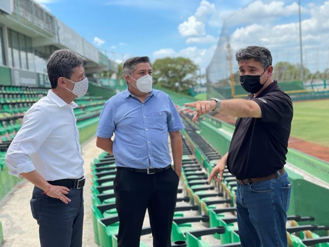 Carlos Sáenz Castillo, Mauro Mendiburu y Alejandro Orozco García supervisión covid del 120521 en parque Kukulcán