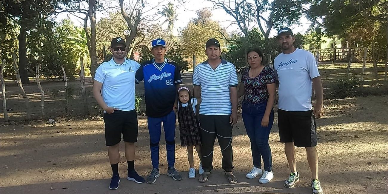 Jorge Luna firmado por los Leones de Yucatán el 300421