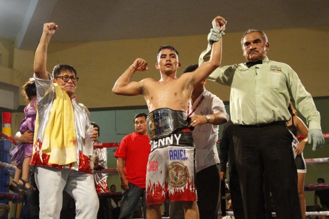 Pelea estelar entre Roque “Tejon ” Mex contra Junior Granados..(José Pallotta) Junior Granados