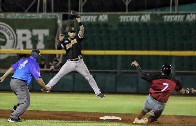 Leones de Yucatán vs. Olmecas de Tabasco 9o juego pretemporada 8×5 del 090521 en Mérida, Jorge Flores, buena foto