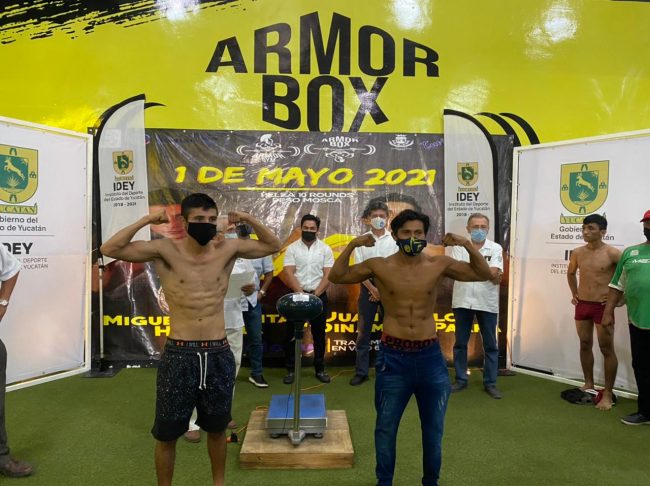Miguel Joyita Herrera pesaje vs. Juan Carlos Zurdo Parra del 300421 en Armor Box Caucel con Emmanuel Alcántara, Carlos Sáenz y Mario Vega Díaz