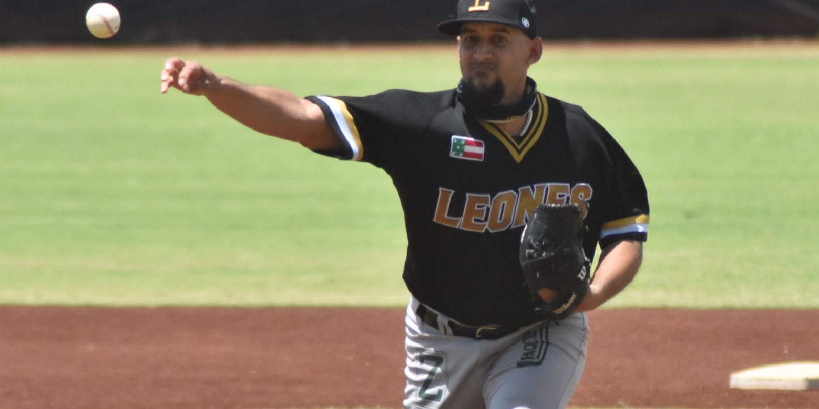 Piratas de Campeche vs. Leones de Yucatán juego de pretemporada 12×1 del 120521 en Campeche 1o de dos juegos en el mismo día, uno en Campeche y otro en Mérida, Yoanner Negrín, pítcher derrotado