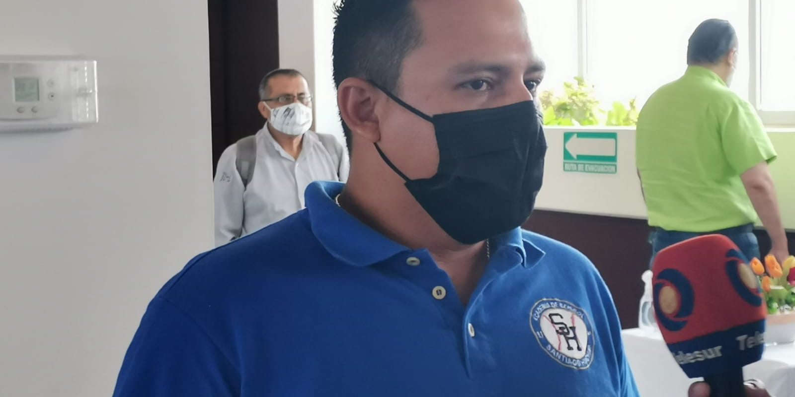 Santiago Huchim, entrevista con Rígel Campos del 240521 en Hotel Mesón de la Luna rueda de prensa de candidata panista