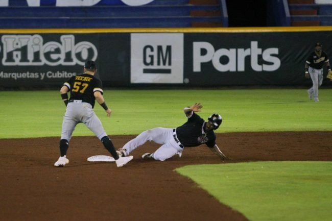 Tigres de Quintana Roo vs. Leones de Yucatán 7o juego de pretemporada de los Leones 7×2 del 070521 en Cancún,Wálter Ibarra