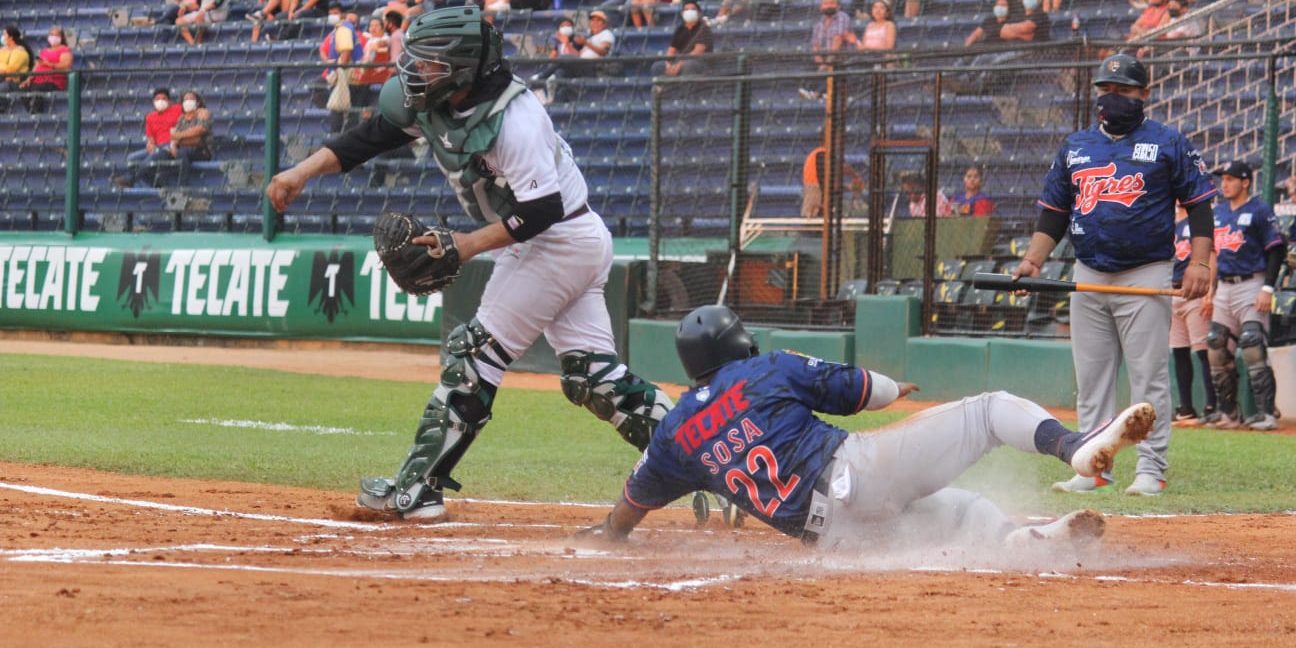Tigres de Quintana Roo vs. Olmecas de Tabasco 2o juego de la serie inaugural 2021 8×3 empatan la serie, primer triunfo del año, 3 del 220521 en Villahermosa, Rubén Sosa anotando