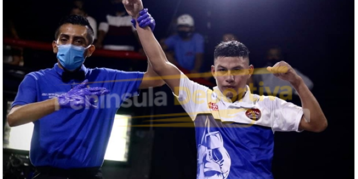Zaíd Colorado Rejón vencedor de Erick Gusano Chávez GDU-6 y le quitó el invicto 60 53 en tres tarjetas del 130521 en Grupo Sipse con réferi José Matos con marca de agua