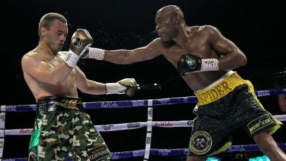 Anderson Silva vs. Julio César Chávez jr. gdd 8 del 190621 en Estadio Jalisco de Guadalajara despedida de Julio César Chávez sr.