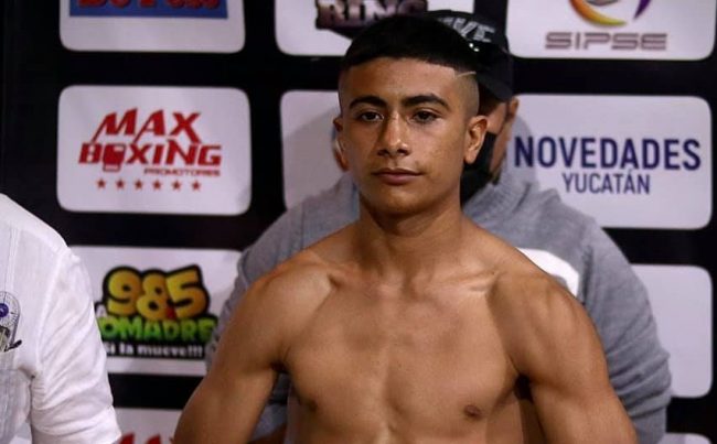 Áxel Lobo Talavera pesaje vs. Óscar Guapo Bermúdez del 170621 en Grupo Sipse en Mérida Áxel "Lobo" Talavera