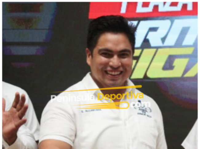 Emmanuel Alcántara sonriente con marca de agua “Kiko” Guzmán "Kiko" Guzmán