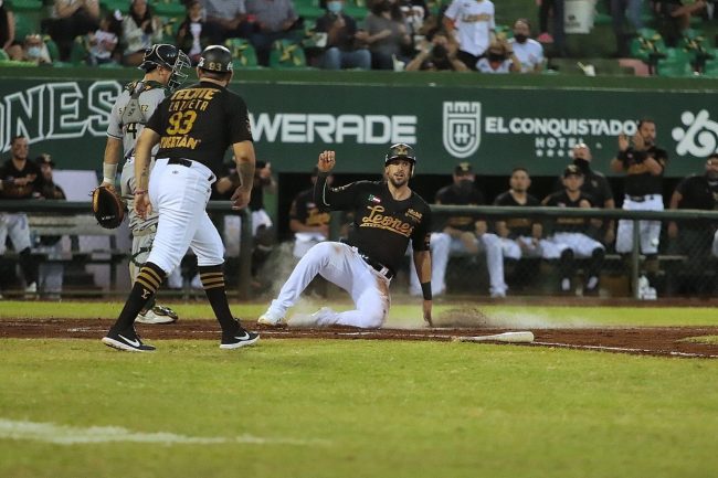 Leones de Yucatán vs. Pericos de Puebla, juego 30, 2o de la serie, serie empatada 10×7 del 260621 en Mérida