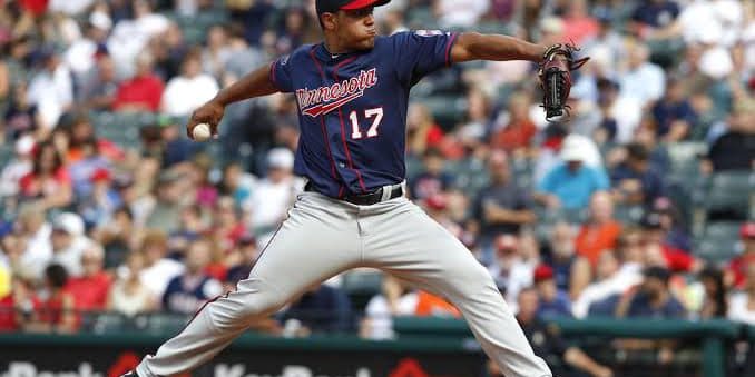 Léster Oliveros con uniforme de los Mellizos de Minesotta