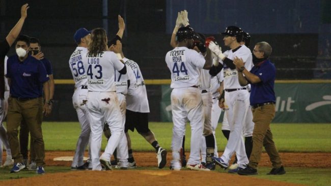 Olmecas de Tabasco vs. Piratas de Campeche juego 12 de los Piratas, 2o de la serie, serie empatada, 4×3 del 050621 en Villahermosa