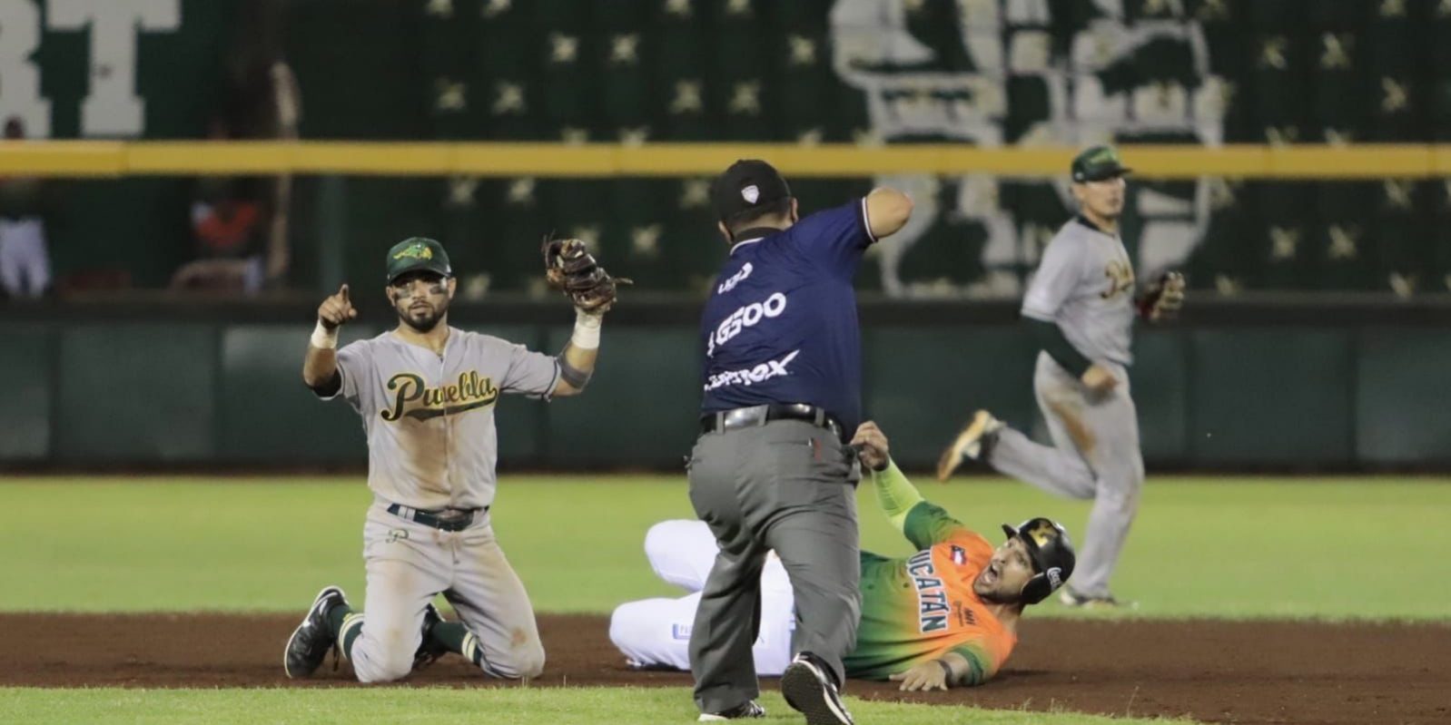 Los Leones no le batean ni a una pelota de playa: los blanquean 2x0