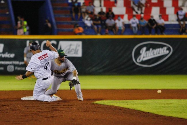 Pericos de Puebla vs. Tigres de Quintana Roo, juego 29, 2o de la serie, serie para los Pericos, 3×2 5 del 230621 en Cancún Alexánder Armenta