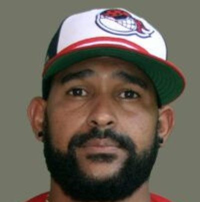Víctor Capellán con uniforme de los Piratas de Campeche Víctor Capellán