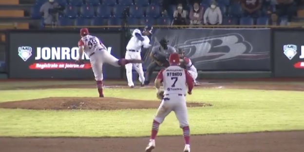 Bravos de León vs. Piratas de Campeche, juego 30, 2o de la serie, serie empatada, 7×6 en 13 innings, del 300621 en León, Mat Clark, jonrón del triunfo