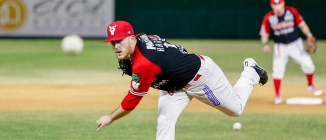 Casey Hartman, contratado por los Leones de Yucatán el 150721