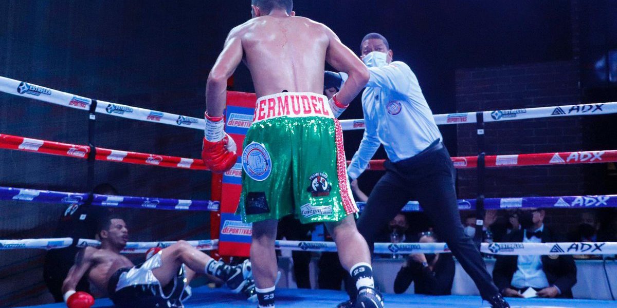 Esteban Bermúdez vs. Carlos Cañizales gkot 6 ganó campeonato mundial minimosca de la AMB del 280521 en Foro Viena de la Ciudad de México