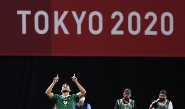 Henry Martín, anotando el tercer gol de México vs. Sudáfrica en el 3er juego 1a fase 3-0 par pasar a cuartos de final, del 280721 en Sapporo