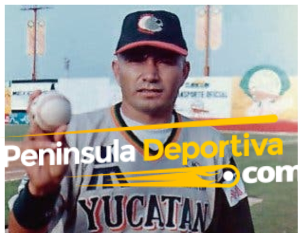Juan José Pacho con uniforme de los Leones de Yucatán con marca de agua Juan José Pacho