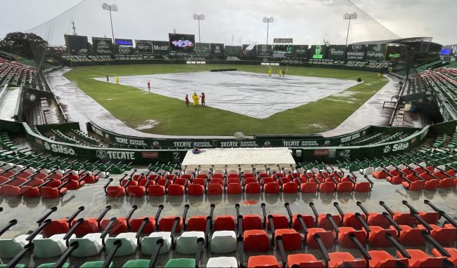 Leones de Yucatán vs. Olmecas de Tabasco, juego 44, 1o de la serie, suspendido por lluvia, del 130721 en Mérida
