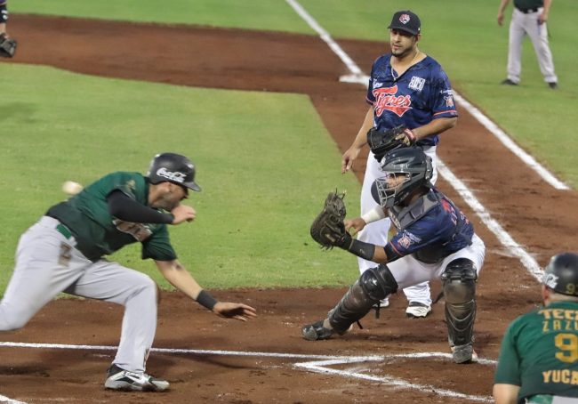 Leones de Yucatán vs. Tigres de Quintana Roo, juegos 53 y 56, respectivamente, 1o de la serie, 2×1 del 230721 en Mérida, leones jugó como visitante en casa, Alex Liddi barriéndose en home