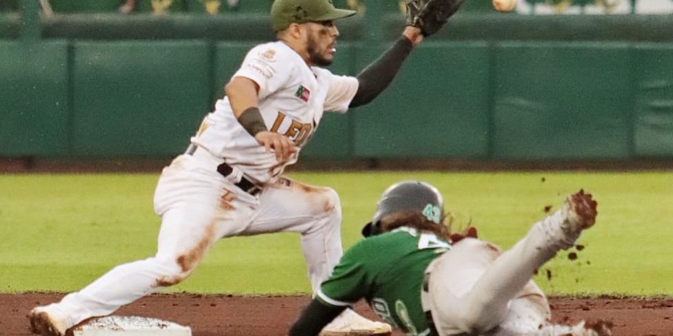 Olmecas de Tabasco vs. Leones de Yucatán, juego 44, 1o de la serie, 5×3 del 140721 en Mérida, Jorge Flores