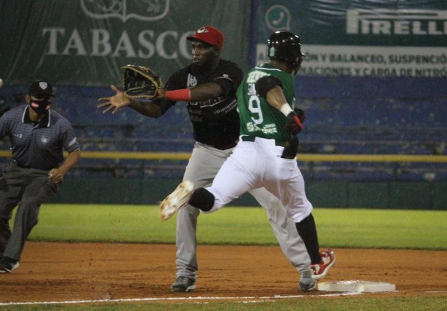 Olmecas de Tabasco vs. Piratas de Campeche, juego 57, 3o de la serie, serie para los Olmecas, 6×0, 1 del 290721, en Villahermosa, Olmo Rosario