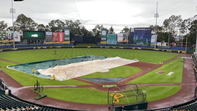 Pericos de Puebla vs. Leones de Yucatán, juego 34, 1o de la serie, suspendido por lluvia, del 020721 en Puebla
