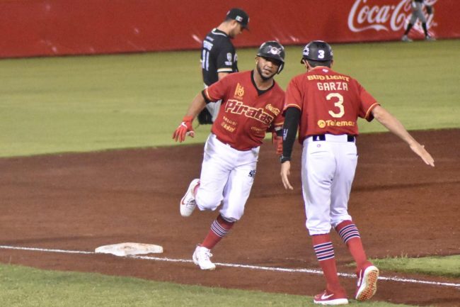 Piratas de Campeche vs. Guerreros de Oaxaca, juego 35, 1o de la serie, 11×3 4 del 060709 en Campeche. Luis Lucho Jiménez, jonrón productor de dos en el 4o inning