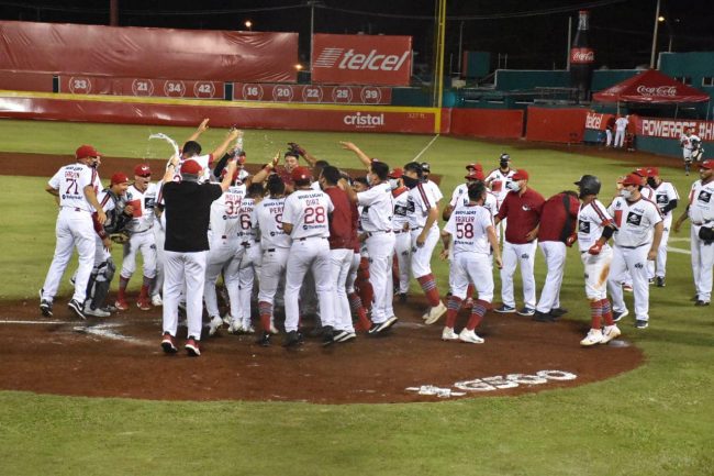 Piratas de Campeche vs. Guerreros de Oaxaca, juego 36, 2o de la serie, serie para los Piratas, 9×8 2 del 070721 en Campeche, Diego Madero bateó jonrón de dos carreras para dejar tendidos a Oaxaca