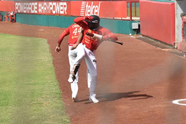 Piratas de Campeche vs. Leones de Yucatán, juego 39 y 41, respectivamente, 2o de la serie, serie para los Piratas, 12×2, del 100721 en Campeche