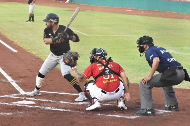 Piratas de Campeche vs. Leones de Yucatán, juego 41 y 43, respectivamente, 4o de la serie, limpia para los Piratas, 4×1 del 110721 en Campeche, Fernando Pérez, con Sergio Burruel