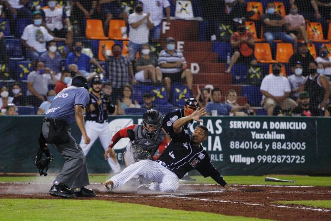 Piratas de Campeche vs. Tigres de Quintana Roo 43 y 48, respectivamente, 2o de la serie, 2o doble cartelera, serie empatada, 8×7 6 del 140721 en Cancún, Reynaldo Rodríguez