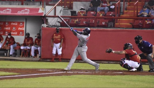 Piratas de Campeche vs. Tigres de Quintana Roo, juegos 48 y 53, respectivamente, 1o de la serie, 3×0, 4 del 200721 en Campeche, Yosmany Guerra