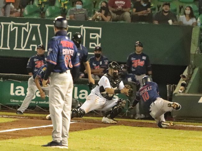 Tigres de Quintana Roo vs. Leones de Yucatán, juego 60 y 57, 2o de la serie, serie empatada, 7×2 del 280721 en Mérida, Alejandro González