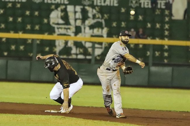 Tigres de Quintana Roo vs. Leones de Yucatán, juego 61 y 58, 2o de la serie, serie empatada, 8×4 del 290721 en Mérida, Alejandro Alex Robles