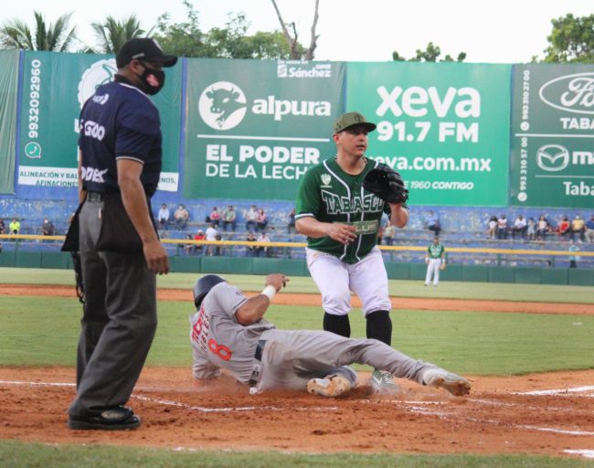 Tigres de Quintana Roo vs. Olmecas de Tabasco, juego 44, 1o de la serie, 9×7, 12 del 090721 en Villahermosa, Alex Robles