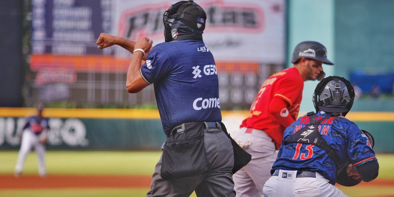 Tigres de Quintana Roo vs. Piratas de Campeche, juego 47, 1o de la serie, 1o doble cartelera, 2×0, 4 del 140721 en Cancún, acaba racha de 8 triunfos de los Piratas