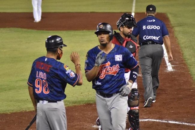 Tigres de Quintana Roo vs. Piratas de Campeche, juegos 54 y 49, respectivamente, 2o de la serie, serie empatada, 5×3 3 del 210721 en Campeche, Jovan Rosa anotando