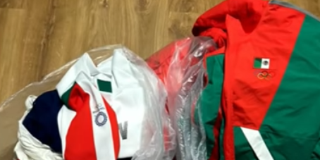 uniformes de softbolistas mexicoestadounidenses hallados en la basura el 290721 en Juegos Olímpicos de Tokio 2021