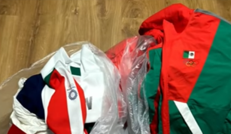 uniformes de softbolistas mexicoestadounidenses hallados en la basura el 290721 en Juegos Olímpicos de Tokio 2021