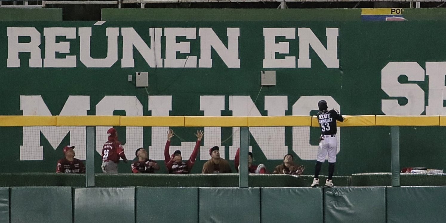 Diablos Rojos del México vs. Tigres de Quintana Roo, 4o juego primer play off, ventaja Diablos 3-1, 3×0 del 110821 en Mérida