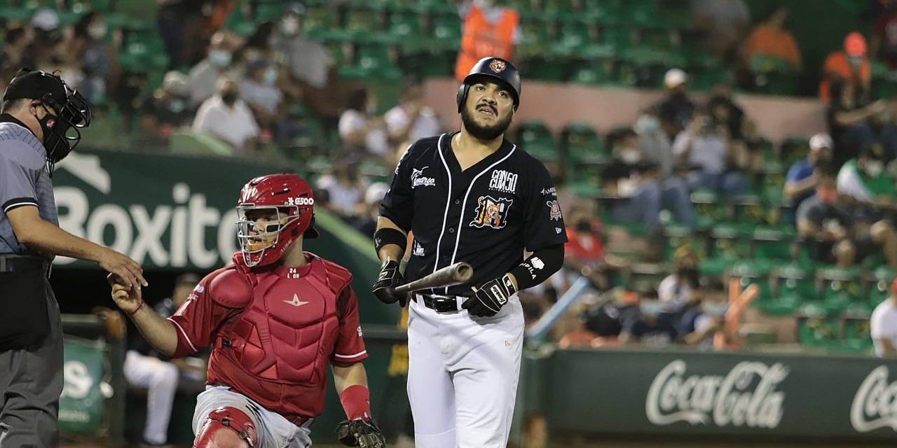 Diablos Rojos del México vs. Tigres de Quintana Roo, 5o juego primer play off, ganan la serie 4-1, 8×4 del 120821 en Mérida, José Manuel Orozco, con Julián León