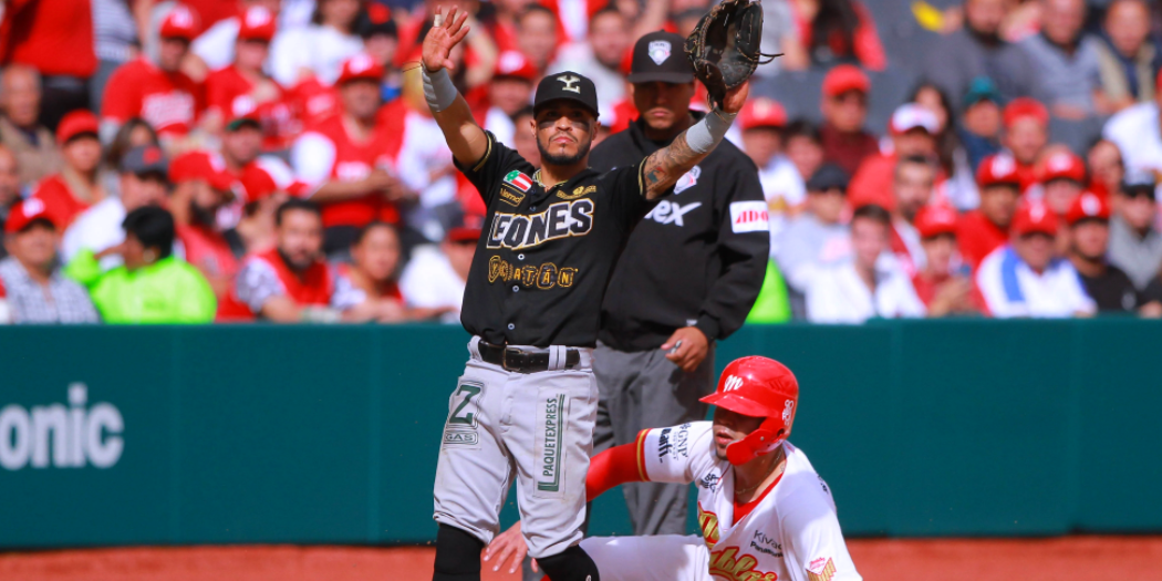 Leones de Yucatán vs. Diablos Rojos del México Jorge Flores buena foto, foto incidental