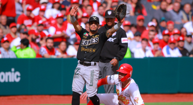 Leones de Yucatán vs. Diablos Rojos del México Jorge Flores buena foto, foto incidental