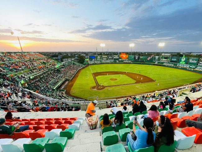 parque Kukulcán, magnífica postal desde preferencia alta muy buena foto